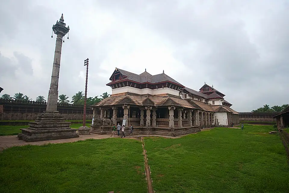 Saavira Kambada Basadi, Moodbidri